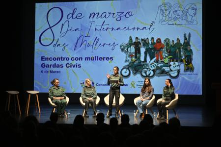 Imagen Acto con mulleres gardas civís no auditorio de Mera